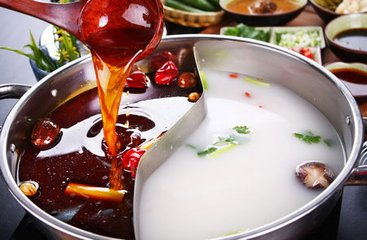 【成都火鍋培訓(xùn)】吃完火鍋后，衣服上有味怎么辦？
