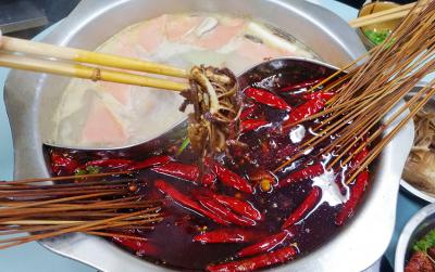 四川串串香技術培訓哪里好？蜀味緣菜品腌粉的配方教學